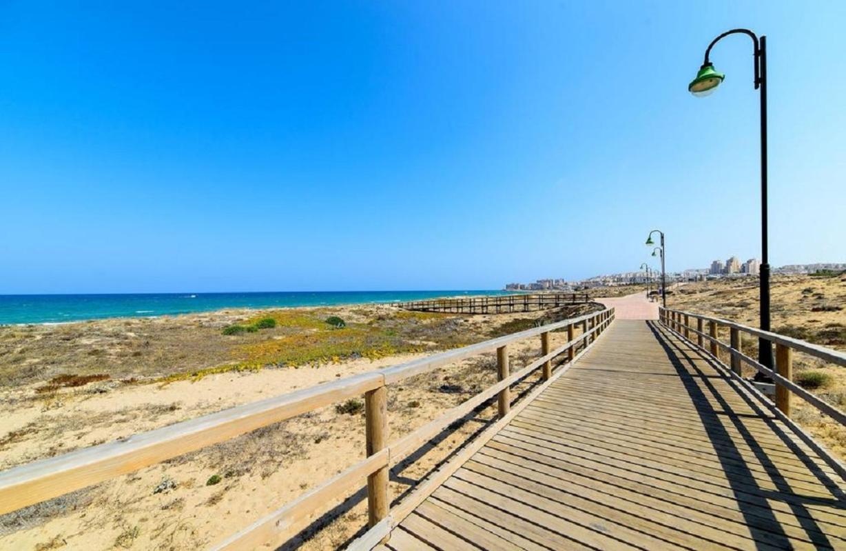 Apartment With Pool, Sea Views & Balcony Less Than 10Min Walk To La Mata Beach! Torrevieja Bagian luar foto