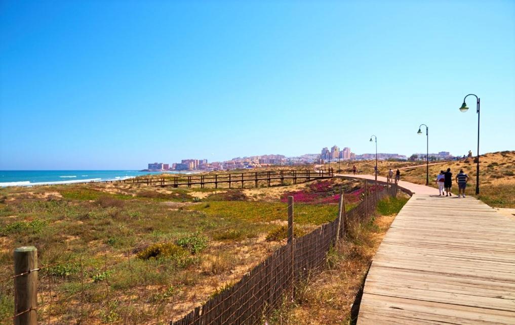 Apartment With Pool, Sea Views & Balcony Less Than 10Min Walk To La Mata Beach! Torrevieja Bagian luar foto